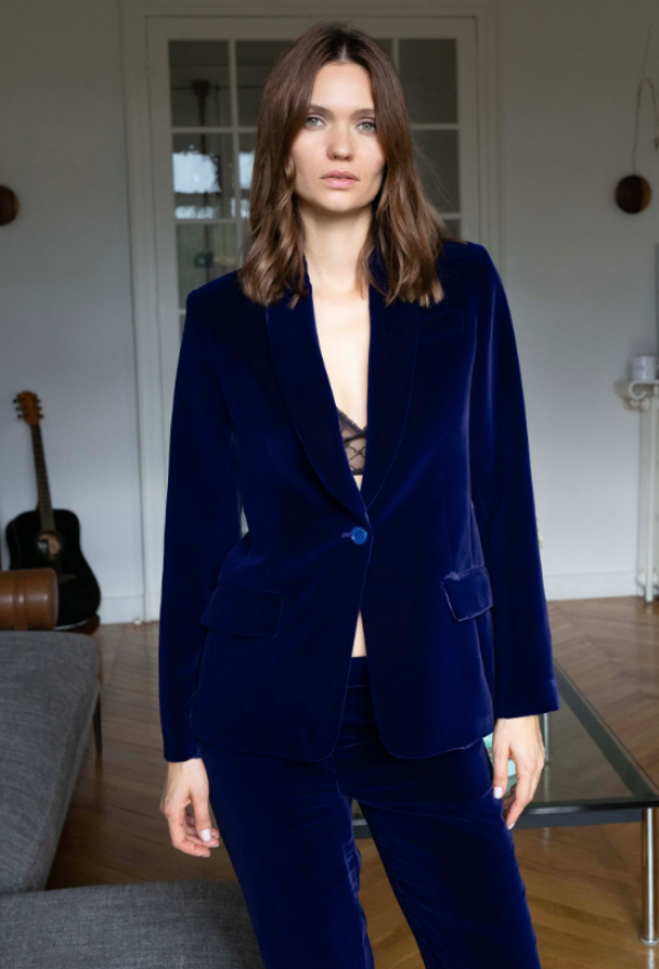 Jas blazer dengan lapisan velvet